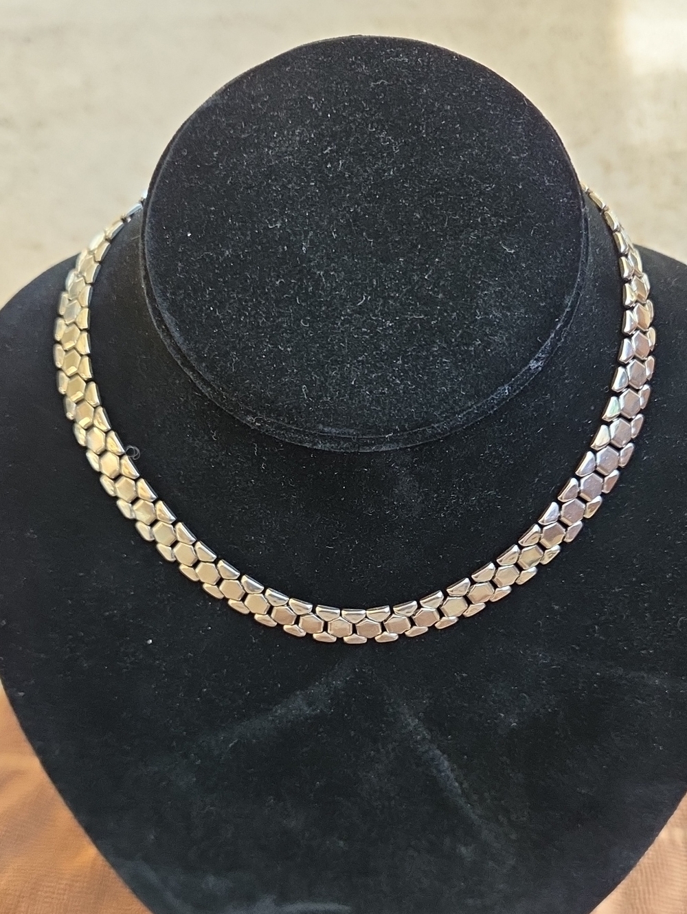 Vintage Silvertone Flat Hexagon Scale Link Collar Necklace